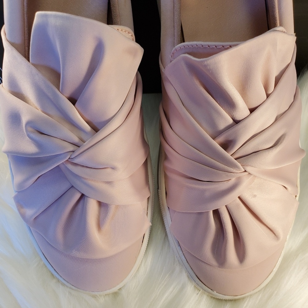NIB MIA BLUSH VELVET TWIST BOW SNEAKERS SIZE 7.5 - Picture 6 of 6